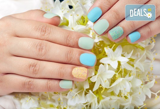 Класически или френски маникюр с гел лак Bluesky + бонус: сваляне на стар гел лак и 2 декорации в салон Лаура Стайл - Снимка 1