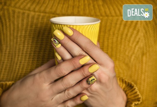 Класически или френски маникюр с гел лак и 2 декорации - рисунки, камъчета и още много, в студио Бейбъл, Студентски град - Снимка 3