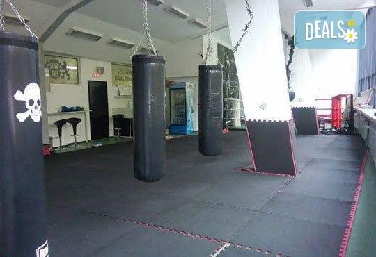 Сила и издръжливост! Пет тренировки по бокс и кикбокс за мъже, жени и деца на стадион Васил Левски в Боен клуб Левски - Снимка 5