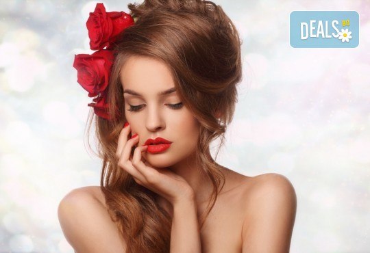 Красиви нокти! Изграждане на ноктопластика с гел SNB и маникюр с обикновен или гел лак в салон за красота Madonna - Снимка 1