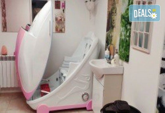 70-минутна СПА терапия Хаваи - масаж на цяло тяло и глава с ванилия и бергамонт, рефлексотерапия на стъпала и длани и масажно ексфолиране на цялото тяло с ванилови соли и шеа в Wellness Center Ganesha Club - Снимка 6