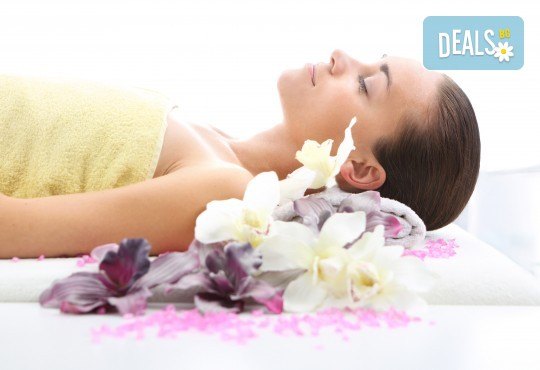 70-минутна СПА терапия Хаваи - масаж на цяло тяло и глава с ванилия и бергамонт, рефлексотерапия на стъпала и длани и масажно ексфолиране на цялото тяло с ванилови соли и шеа в Wellness Center Ganesha Club - Снимка 3