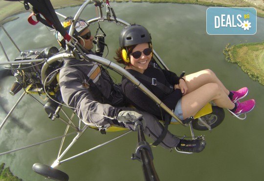 Адреналин! Тандемен полет с двуместен моторен парапланер близо до София и HD видеозаснемане от клуб Vertical Dimension - Снимка 4