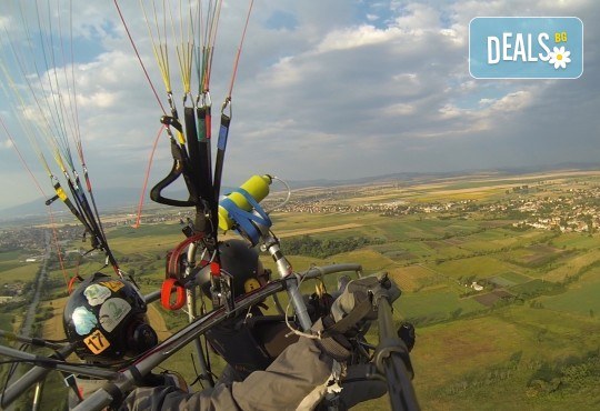 Адреналин! Тандемен полет с двуместен моторен парапланер близо до София и HD видеозаснемане от клуб Vertical Dimension - Снимка 6