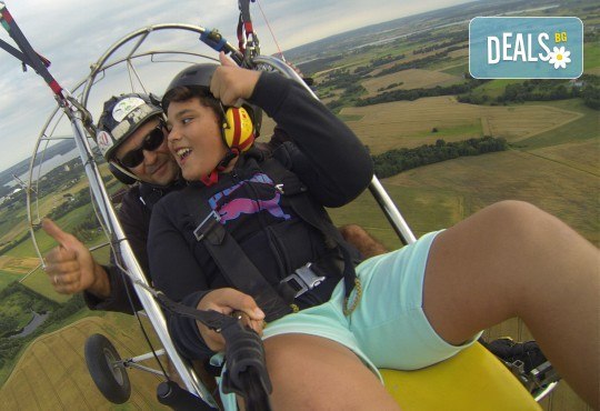 Адреналин! Тандемен полет с двуместен моторен парапланер близо до София и HD видеозаснемане от клуб Vertical Dimension - Снимка 8