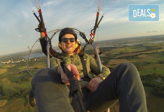 Адреналин! Тандемен полет с двуместен моторен парапланер близо до София и HD видеозаснемане от клуб Vertical Dimension - Снимка 3