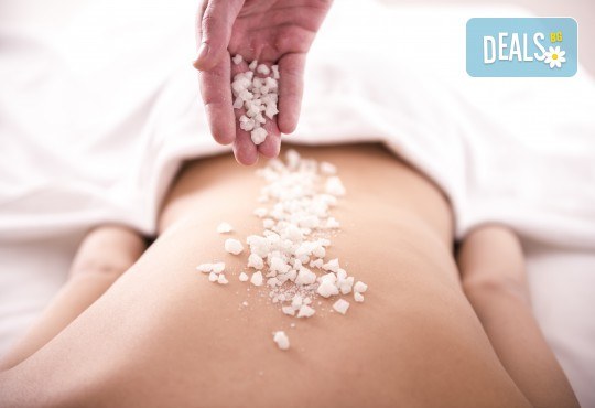 120-минутна терапия за детоксикация и енергизиране на организма! Mасаж на цяло тяло с горещи камъни от хималайска сол и пилинг масаж на гръб с хималайска сол + бонус: йонна детоксикация в Greenhealth - Снимка 1