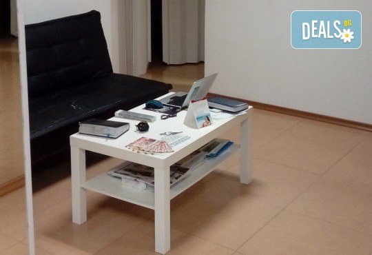 Медицински педикюр за красиви и поддържани крачета в салон за красота Лаура Стайл - Снимка 11