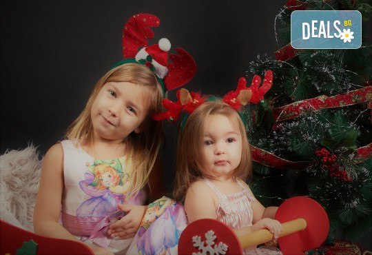 Семейна, детска или индивидуална фотосесия в студиo с разнообразни декори и 10 обработени кадъра от Студио Dreams House - Снимка 7