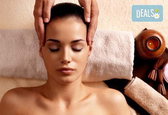 70-минутен ароматерапевтичен масаж на цяло тяло с етерични масла, масаж на скалп и рефлексотерапия на стъпала в Женско Царство - Снимка 3