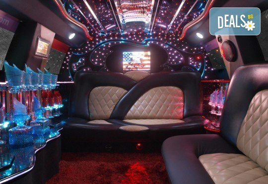 Рожден ден в период на криза! Единственото място за парти по време на COVID-19: лимузина с личен шофьор, бутилка вино и луксозни чаши от San Diego Limousines - Снимка 16
