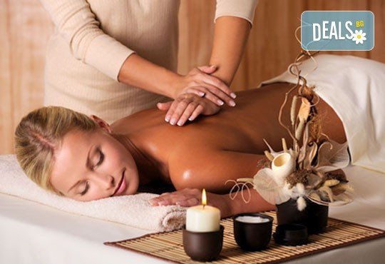 Лечебен масаж на гръб със загряващо олио 101 билки и наблягане на проблемна зона в Студио Giro - Снимка 1