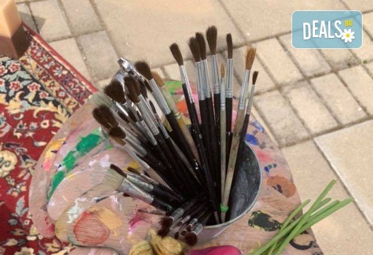 Романтика на 24-ти май! 3 часа рисуване на открито на тема Париж, с напътствията на професионален художник + чаша вино и минерална вода в Арт ателие Багри и вино - Снимка 9