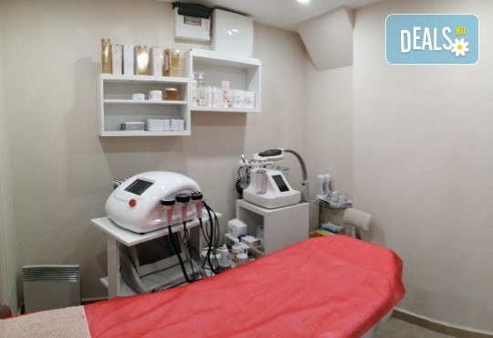 Дълготраен и естествен резултат! Микроблейдинг на вежди с 3D ефект в салон за красота Неви в Центъра - Снимка 11