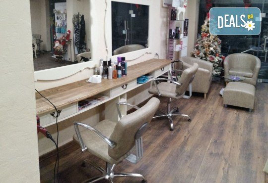 Изящно подчертаване! Ламиниране, ботокс и боядисване на мигли в салон за красота Неви в Центъра! - Снимка 7