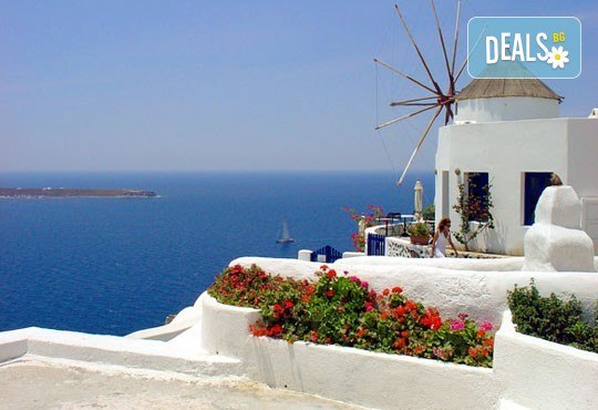 Романтична почивка през лятото на остров Санторини! 4 нощувки със закуски в хотел 2*+/3*, транспорт и водач - Снимка 8