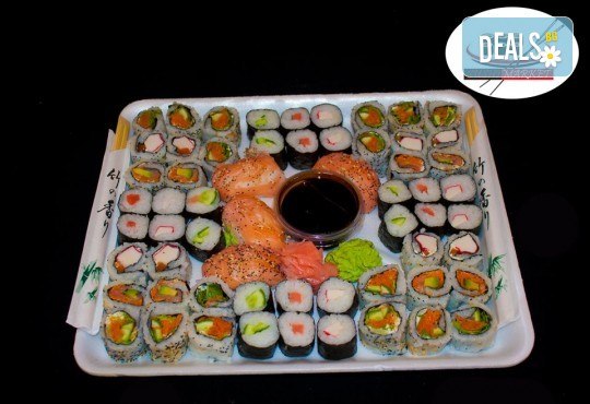 Изгодно предложение! 60 суши хапки с пушена сьомга, филаделфия и херинга от Sushi Market - Снимка 1