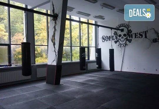 Сила и издръжливост! Пет тренировки по бокс за мъже, жени и деца на стадион Васил Левски в Боен клуб Левски - Снимка 7