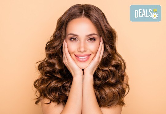 Ултразвуково почистване на лице и терапия по избор: лифтинг, анти-акне, хидратираща, хиалуронова или кислородна в салон за красота Вили - Снимка 1