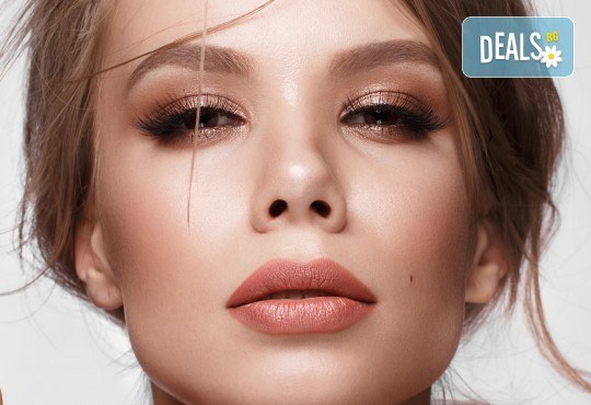 Приковаващ поглед! Поставяне на 3D мигли Russian Volume Lashes в салон за красота Madonna в Центъра - Снимка 1