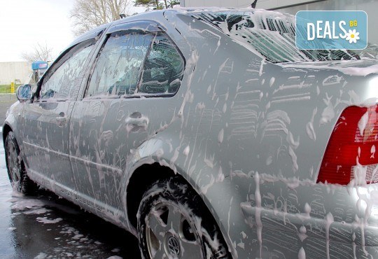 Външно измиване на лек автомобил или джип и поставяне на вакса в сервиз Автомакс 13 в кв. Овча купел 2! Предплатете! - Снимка 2