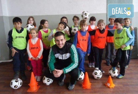 Футболно парти за детски рожден ден с много забавни игри на отбори, професионален треньор и музикална апаратура от Парти агенция ИВОНИ - БАРБАРОНИ - Снимка 2