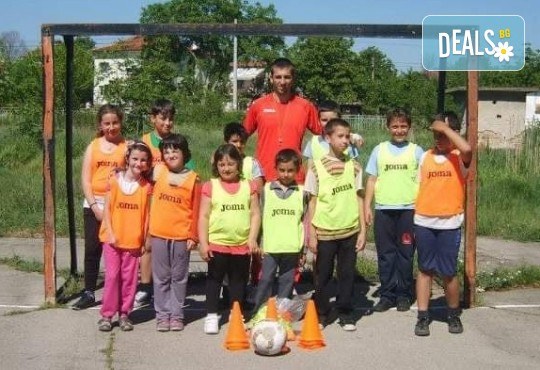 Футболно парти за детски рожден ден с много забавни игри на отбори, професионален треньор и музикална апаратура от Парти агенция ИВОНИ - БАРБАРОНИ - Снимка 8