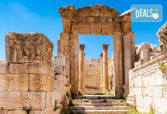 Екзотична екскурзия до Йордания през есента! 4 нощувки със закуски и вечери в хотел 3*/4*, самолетен билет и трансфери, посещение на Петра и джип сафари в пустинята Вади Рум - Снимка 3