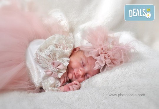 Лятна фотосесия в студио - бебешка, детска, индивидуална или семейна + подарък: фотокнига, от Photosesia.com - Снимка 1