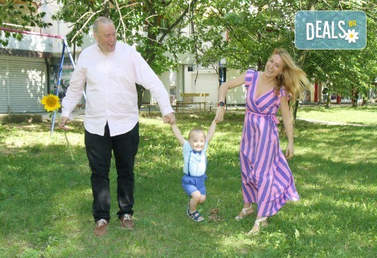 Детска, семейна или индивидуална фотосесия на открито или на адрес на клиента + подарък DVD от New Line Production - Снимка 37
