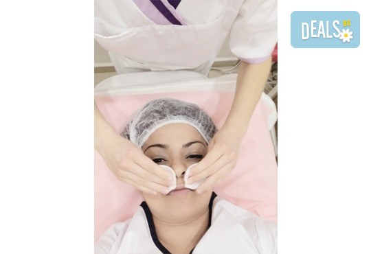 Антиейдж терапия и почистване на лице с диамантено микродермабразио в салон за красота Неви в Центъра - Снимка 5