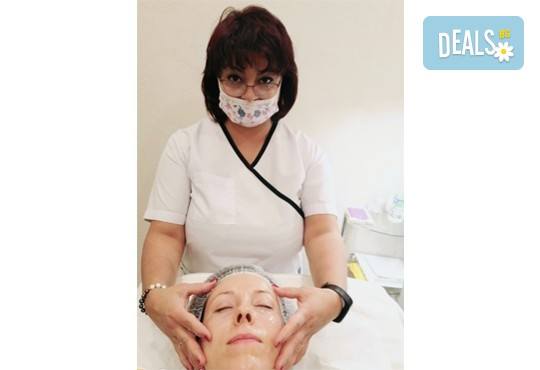 Антиейдж терапия и почистване на лице с диамантено микродермабразио в салон за красота Неви в Центъра - Снимка 4
