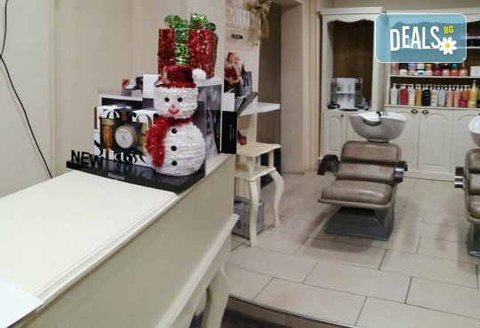 Антиейдж терапия и почистване на лице с диамантено микродермабразио в салон за красота Неви в Центъра - Снимка 7