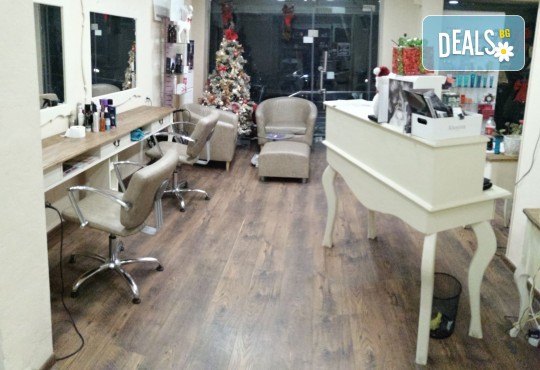 Антиейдж терапия и почистване на лице с диамантено микродермабразио в салон за красота Неви в Центъра - Снимка 8