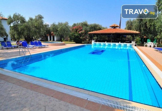 Септемврийски празници на остров Тасос! 2 нощувки със закуски и вечери в Hotel Coral 2* в Скала Рахони - Снимка 8