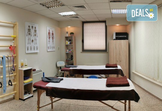 Терапевтична процедура против болки в гърба, кръста и врата в Студио за физиотерапия и масаж Physio Arthro - Снимка 2