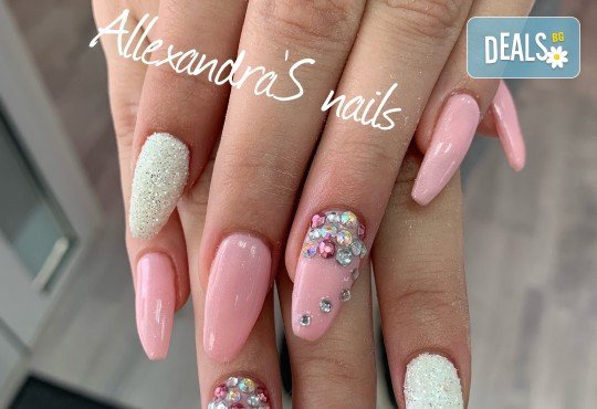 Маникюр с гел лак и 2 декорации - рисунки или камъчета в студио Бейбъл, Студентски град - Снимка 4
