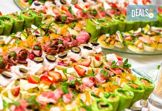 За Вашия празник! 100 вкусни, апетитни коктейлни хапки с пикантен ароматен мус, пушен свински бут, зелени подправки и още от H&D Catering - Снимка 1