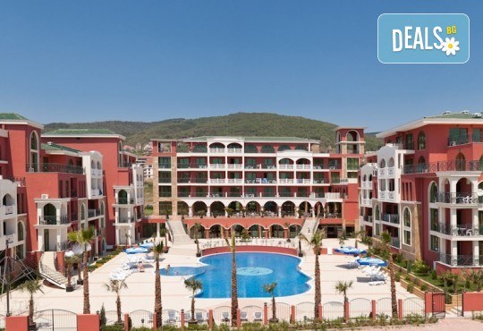 Почивка на супер цена в Свети Влас! 5 нощувки на база All Inclusive в Хотел Свети Георги, транспорт, ползване на басейн, чадър и шезлонг - Снимка 1