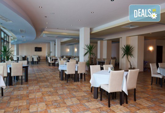 Почивка на супер цена в Свети Влас! 5 нощувки на база All Inclusive в Хотел Свети Георги, транспорт, ползване на басейн, чадър и шезлонг - Снимка 5