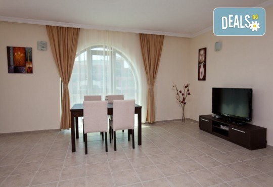 Почивка на супер цена в Свети Влас! 5 нощувки на база All Inclusive в Хотел Свети Георги, транспорт, ползване на басейн, чадър и шезлонг - Снимка 4