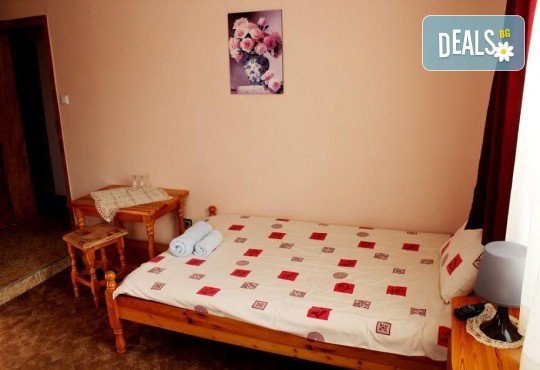 Почивка в Добринище! 1 нощувка със закуска и вечеря в къща за гости Андрееви, до минералния басейн - Снимка 15