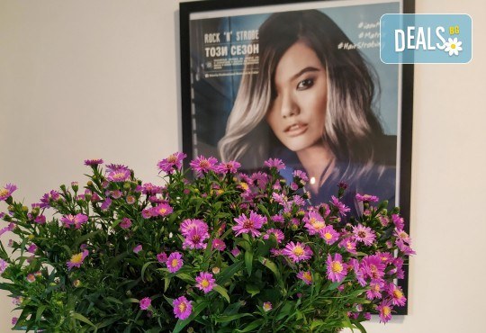 Мануално почистване на лице, ензимен пилинг и ултразвук с ампула Q10 коензим + маска с млечен протеин и витамини в студио Нова - Снимка 12