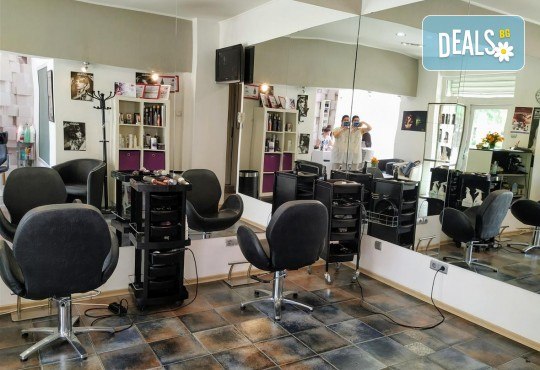 Мануално почистване на лице, ензимен пилинг и ултразвук с ампула Q10 коензим + маска с млечен протеин и витамини в студио Нова - Снимка 6