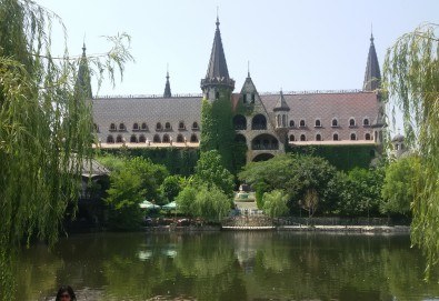 Посещение на Замъка „Влюбен във Вятъра” в Равадиново, безплатно за дете до 6.99 г.