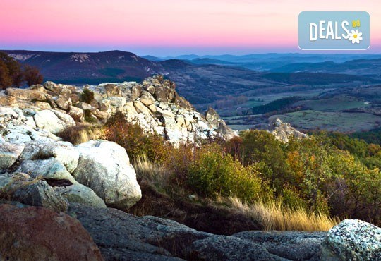 По следите на Орфей в Родопите! 1 нощувка със закуска и вечеря в хотел 3* в Пампорово, транспорт и посещение на Дяволското гърло - Снимка 1