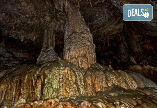 По следите на Орфей в Родопите! 1 нощувка със закуска и вечеря в хотел 3* в Пампорово, транспорт и посещение на Дяволското гърло - Снимка 4