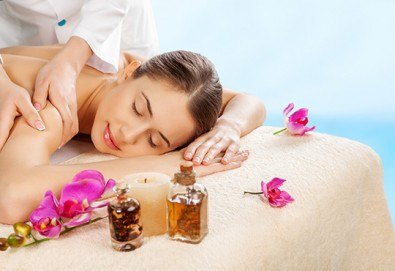 Терапия Tai Афродизиак с пилинг, антистрес масаж и нанасяне на парфюмна охлаждаща и хидратираща маска в Wellness Center Ganesha Club