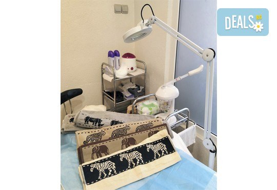 Лифтинг масаж на лице, шия и деколте + ултразвуково въвеждане на ампула с Anti-age ефект, маска и финален крем в студио Нова - Снимка 10