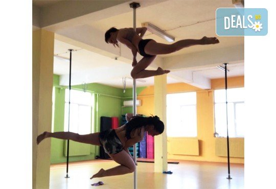 Забавлявайте се и бъдете във форма! 3 или 5 тренировки по Pole Dance - танци на пилон в Pro Sport клуб, Варна - Снимка 3